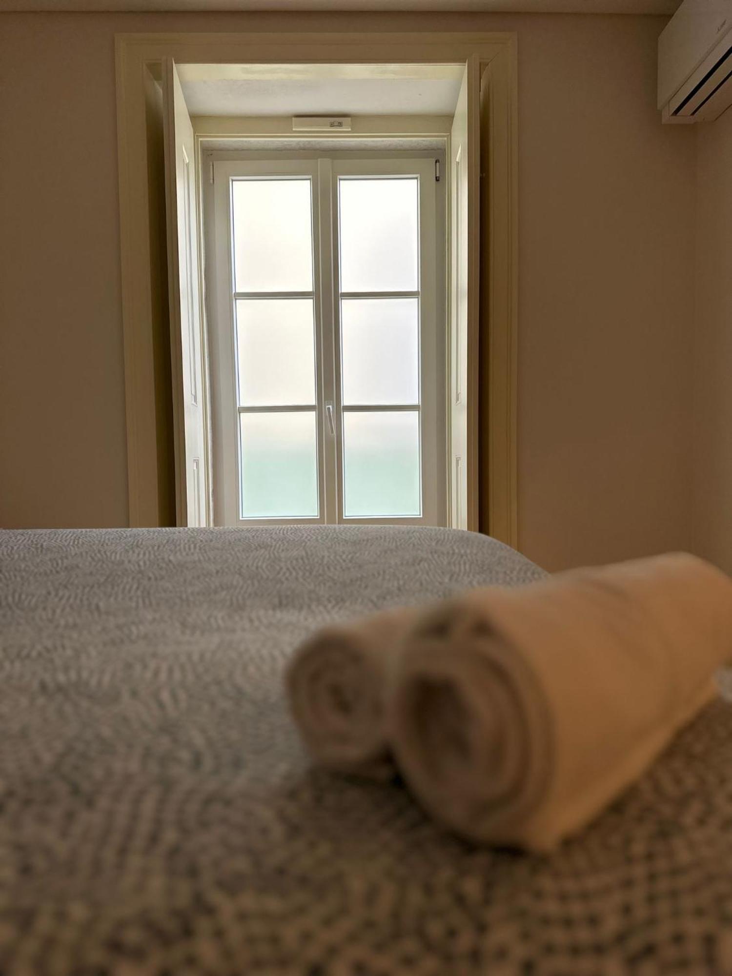 Central Bedroom In Shared House In Chiado - Historic Center Of Lisboa Kültér fotó